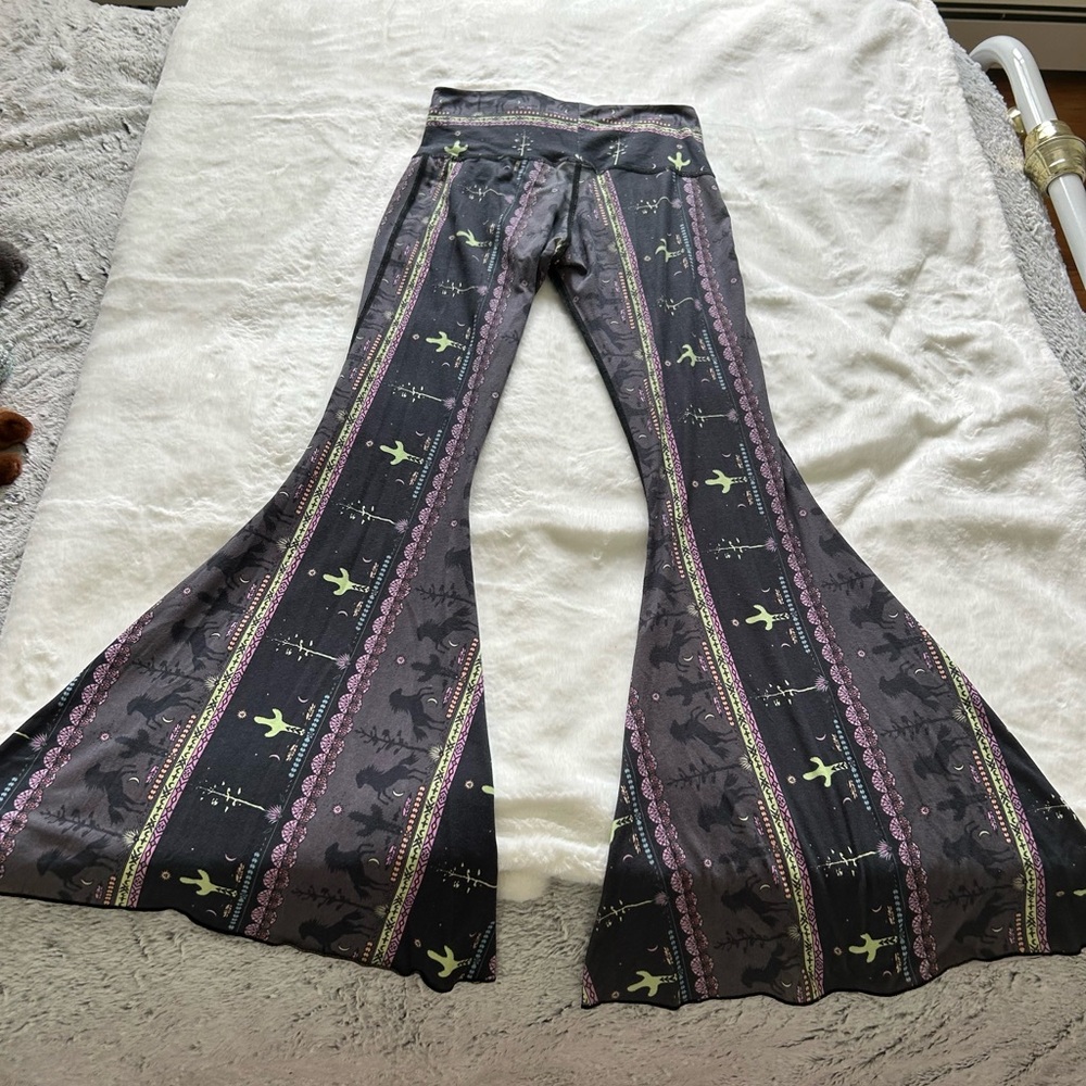 Teeki Wild and Free Western  Graphic Print Flare Bell Bottom Yoga Pants - Picture 6 of 8